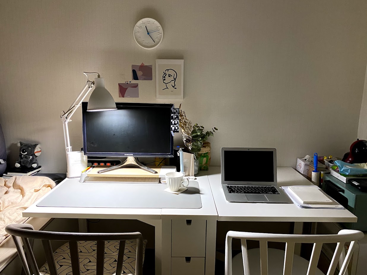 Minimal home workspace for building digital assets and a sustainable business